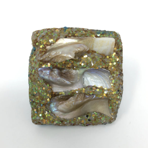 SQUARE BAROQUE MOTHER OF PEARL RING